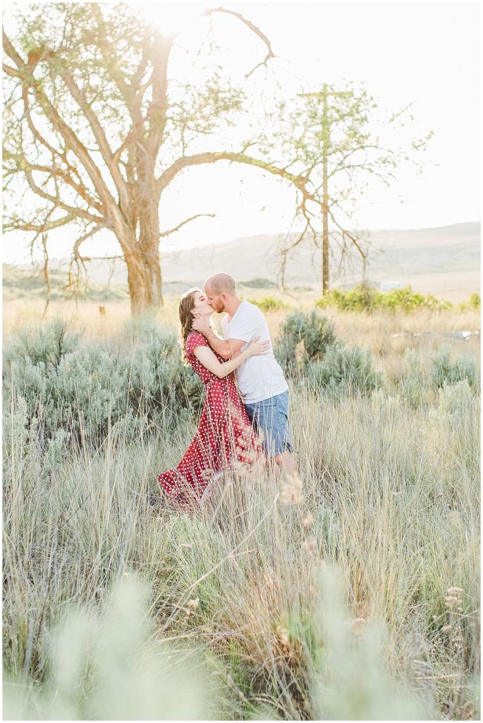 Plains and desert family session in Okanogan county